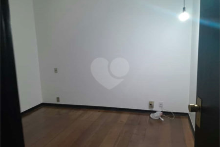 Linda casa para venda / Locação em bairro nobre