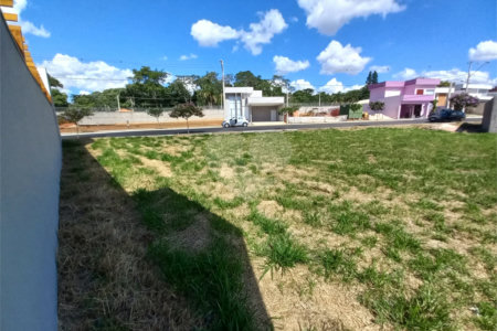 Terreno no Condomínio Faixa Azul.