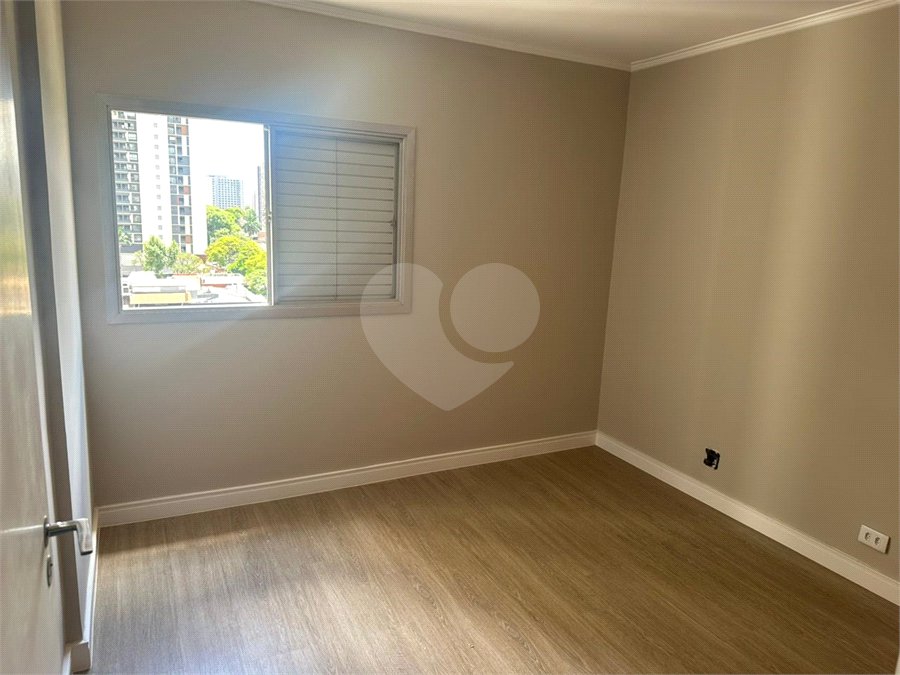 Apartamento à venda no Campo Belo- Para reforma