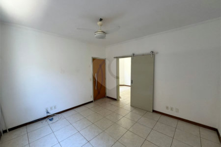 Casa á venda, com 3 dormitórios, no bairro Planalto paraíso em São Carlos.