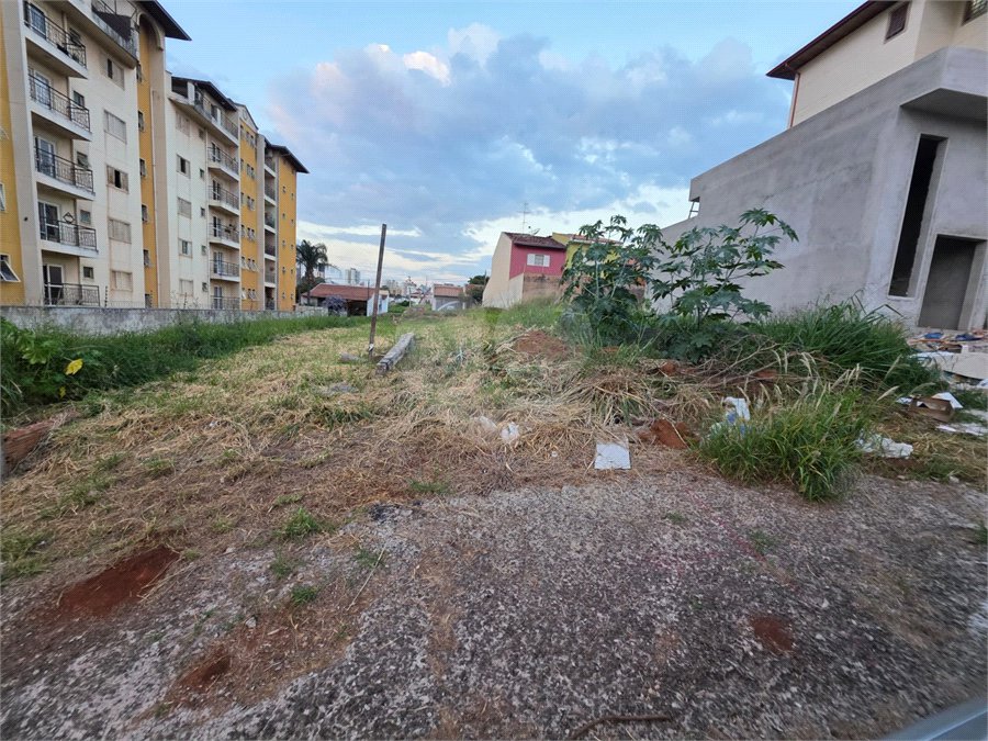 Terreno no Jd. Gibertoni, próximo ao SESC e ao Shopping