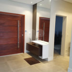 CASA A VENDA NO URBANOVA, CONDOMINIO JAGUARY, 4 DORMITORIOS, 4 SUITES, 5 VAGAS, PISCINA, SJC