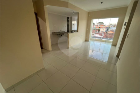 Apartamento no Condomínio Residencial Clarice.