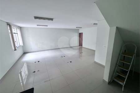 Prédio Comercial de Alto Padrão - 253m², 5 Salas, 5 banheiros , 3 Vagas , à venda na Moóca