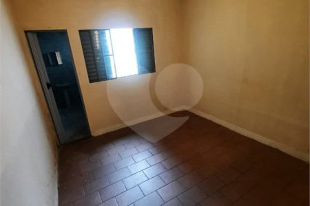 Jardim Morada do Sol- casa de vila- frente- sem vaga de garagem,(garagem pra moto,) - 1 dormitório, wc, cozinha, lavanderia - R$ 1000,00- com iptu- aceita 03 caução, fiador, 08 titulo de capitalização, obs - água e energia compartilhada, Ótima localização, próxima ao distrito i