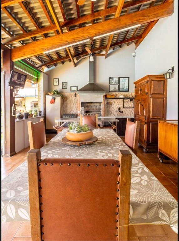 Casa com 6 Quartos e 8 banheiros à Venda, 1500 m² de Terreno em Atibaia/SP