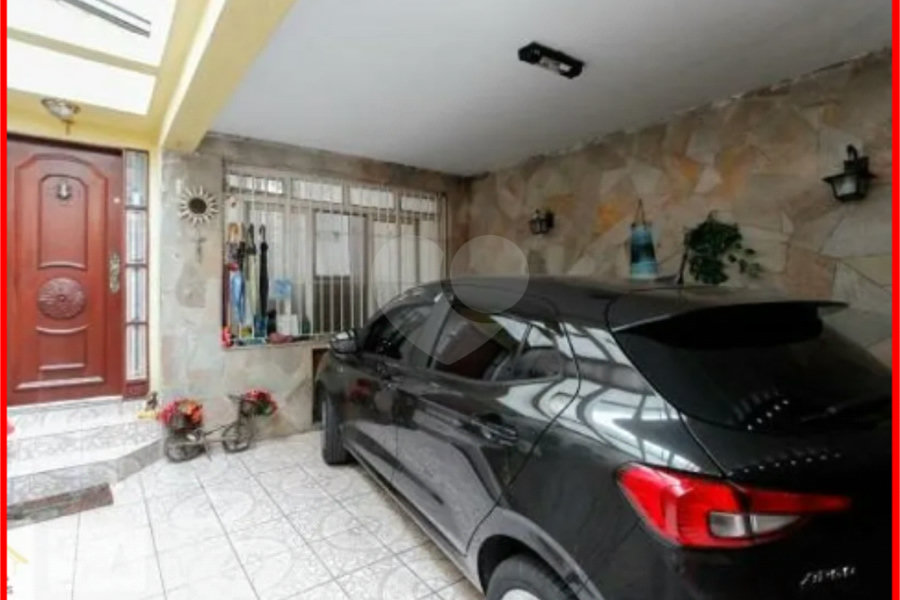 Sobrado com 3 Quartos e 4 banheiros à Venda, Venha fazer uma visita.