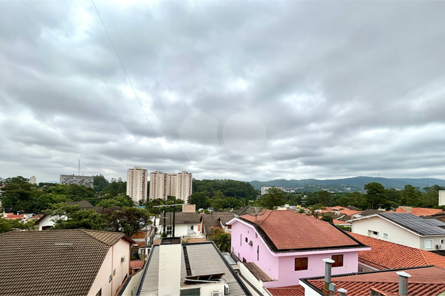 Sobrado à venda no Tucuruvi com 4 suítes, 2 master, salão de festas, área gourmet e 7 vagas.