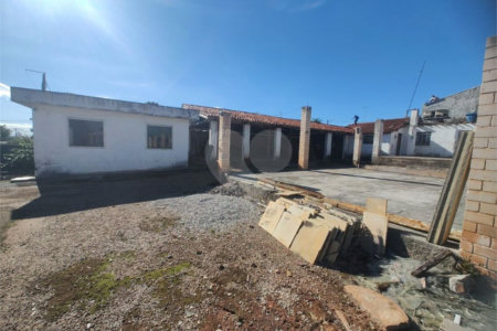 Terreno em Atibaia com 2.784 metros para construção de apartamentos ou salões comerciais, excelente localização