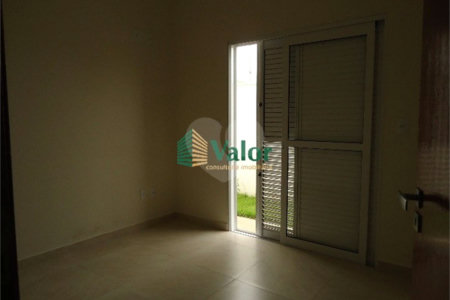 Casa no Condomínio Quebec, com 4 dormitórios, sendo 1 suíte.