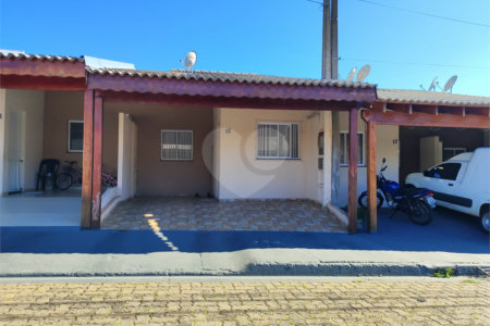 Casa térrea no Condomínio Flamboyant II .