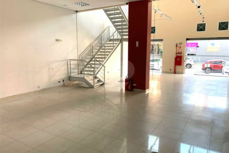 Aluga-se loja de rua, 230 m2, no Portal do Morumbi