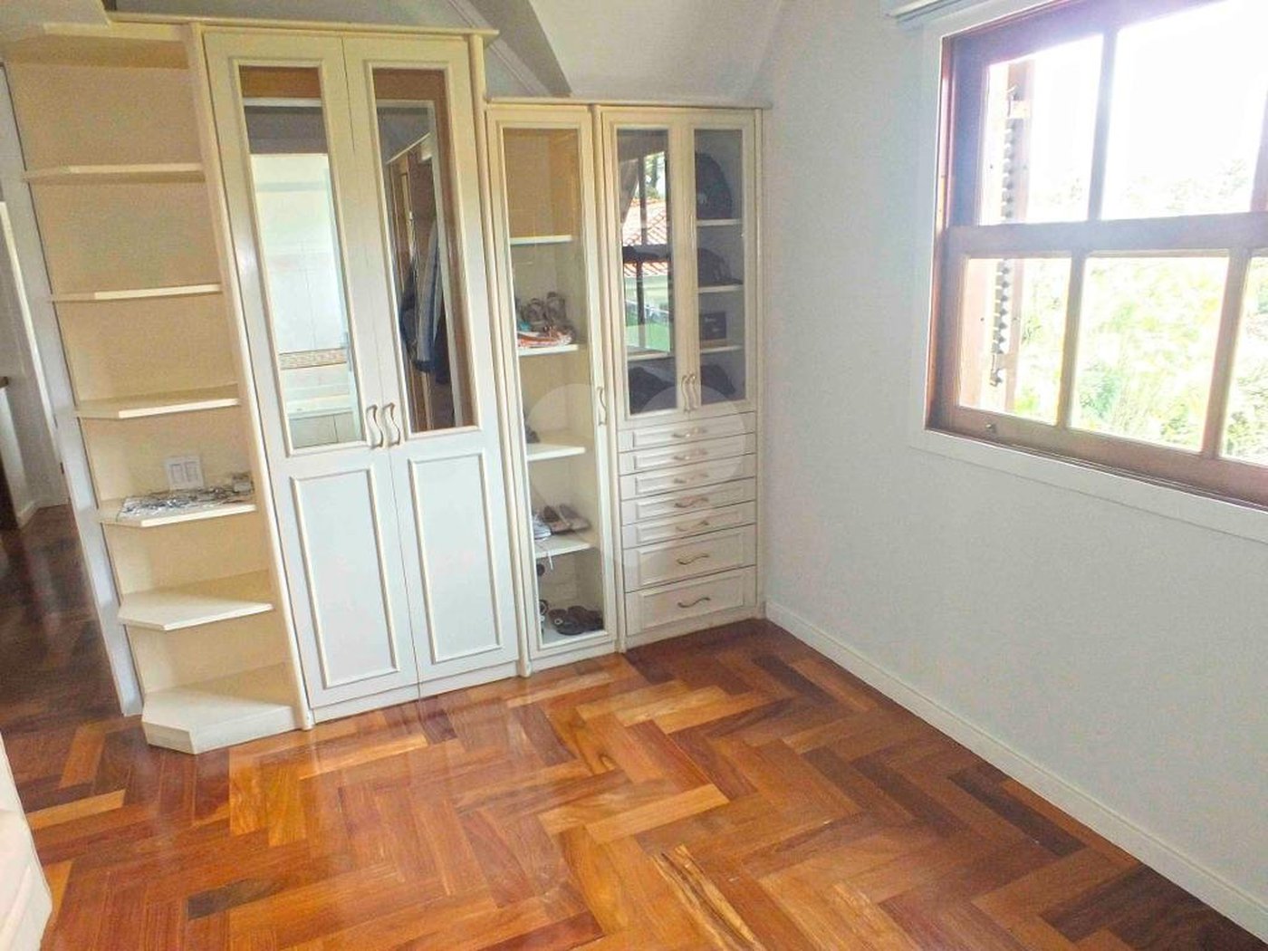 Casa à venda com 5 suítes no condomínio Vilaggio Monte Alegre, São Paulo - SP