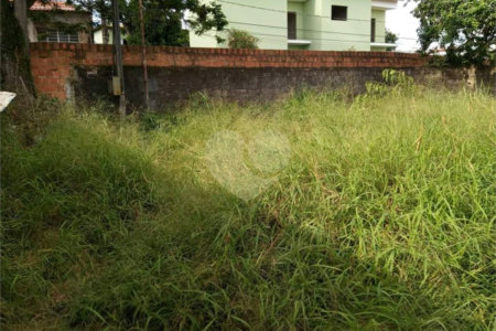 Terreno com 942,00 m² .