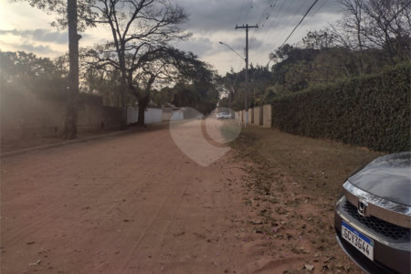 Chácara localizada no Condomínio Leila a venda.