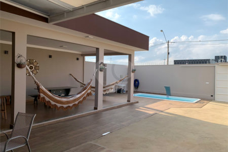 Casa térrea com piscina para venda no Residencial Arcoville