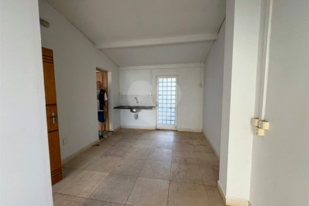 Ótima oportunidade para moradia ou investimento comercial!