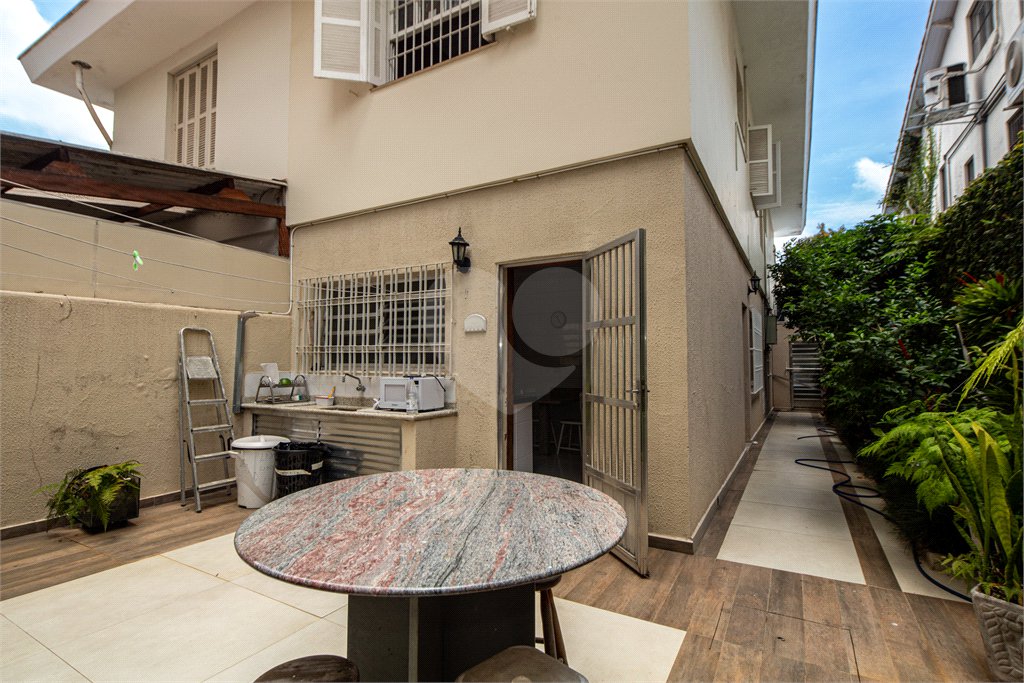 Casa à venda com 3 quartos, sendo 1 suíte, em Campo Belo, São Paulo, SP