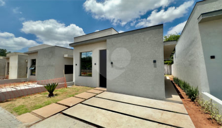 Casa à venda com 3 quartos, sendo 1 suíte,  no condomínio Brasil, Atibaia - SP
