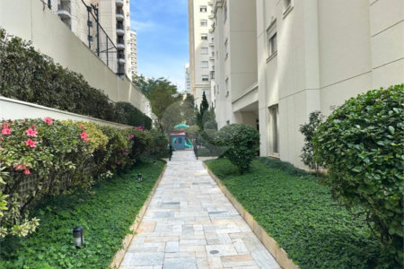 Apartamento à venda com 3 quartos, sendo 1 suíte, em Indianópolis, São Paulo, SP