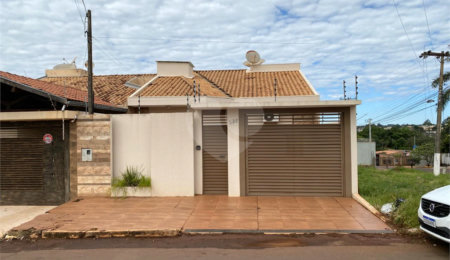 Casa à venda com 3 quartos, sendo 1 suíte,  em Jardim Jamaica, Ponta Porã, MS