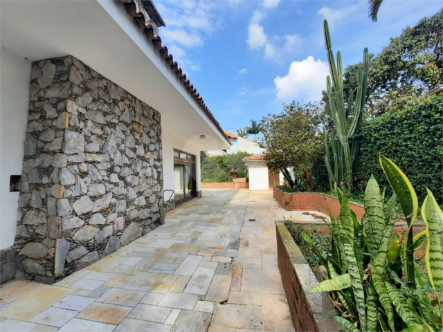 Casa Térrea à venda com 3 suítes em Interlagos, São Paulo, SP