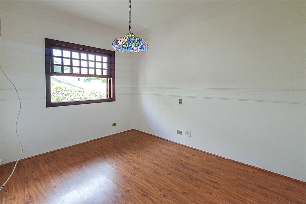 Casa à venda com 4 quartos, sendo 3 suítes,  no condomínio Vila das Flores, São Paulo - SP