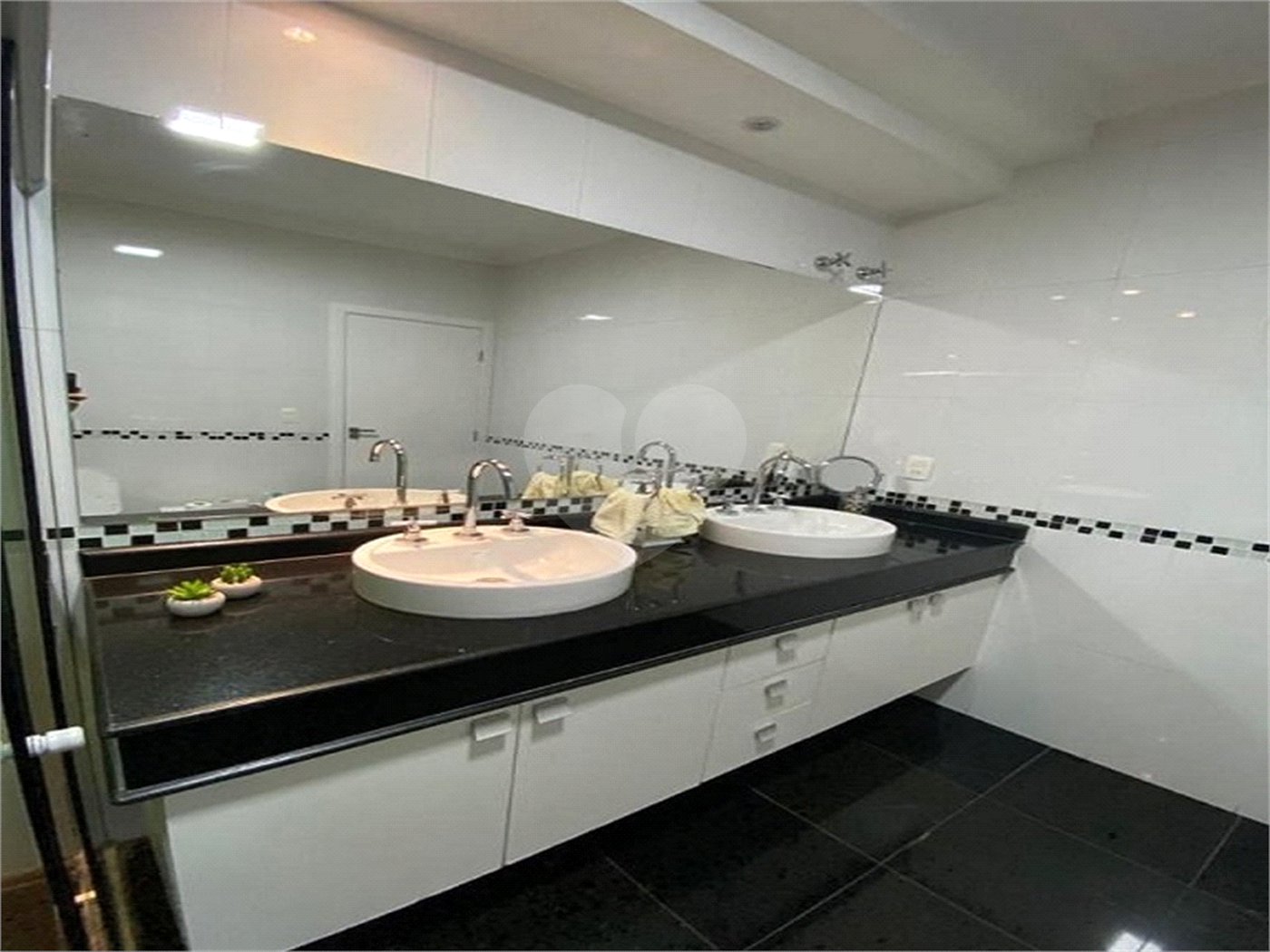 Casa à venda com 3 suítes no condomínio Villa dos Inglezes, Sorocaba - SP