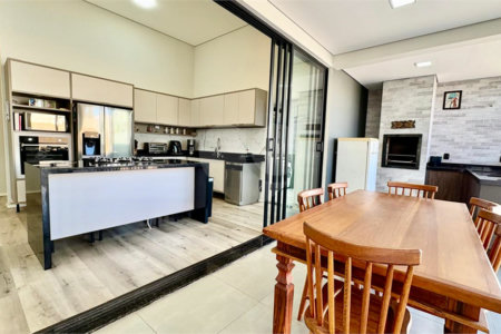 Casa à venda com 3 suítes no condomínio Village Ipanema 2, Araçoiaba da Serra - SP