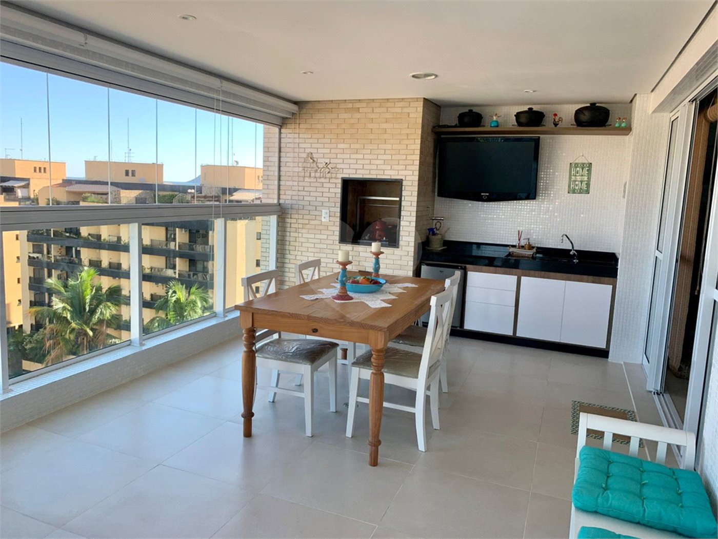 Apartamento à venda com 3 quartos, sendo 1 suíte,  em Jardim Belmar, Guarujá, SP