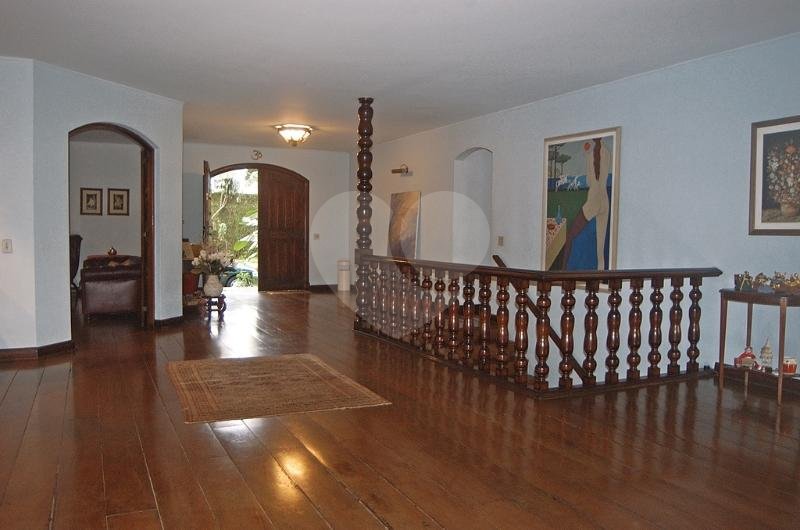 Casa à venda com 5 quartos, sendo 4 suítes, em Alto da Boa Vista, São Paulo, SP