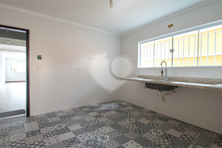 Sobrado à venda com 4 quartos, sendo 1 suíte, em Jardim Peri Peri, São Paulo, SP