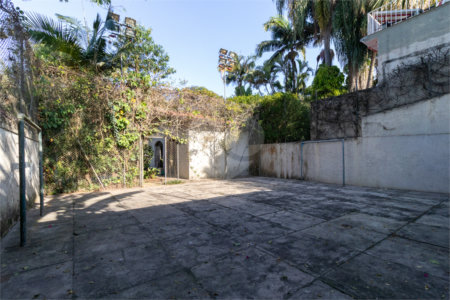 Casa à venda com 4 quartos, sendo 1 suíte, em Campo Belo, São Paulo, SP