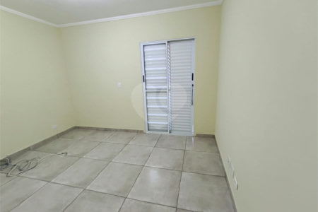 Sobrado à venda com 3 quartos, sendo 1 suíte, em Vila Nivi, São Paulo, SP
