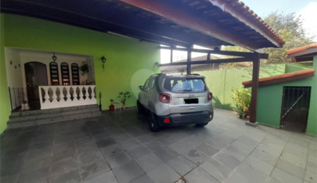 Casa à venda com 3 quartos, sendo 1 suíte,  em Vila Figueira, Suzano, SP