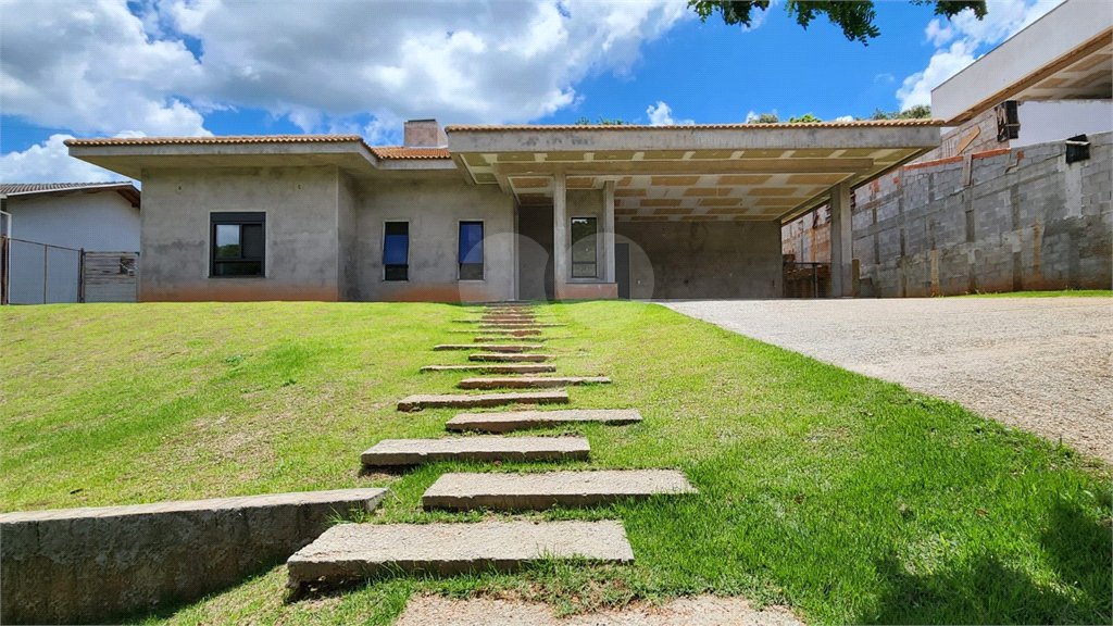 Casa à venda com 3 suítes no condomínio Residencial Jardim Primavera, Louveira - SP