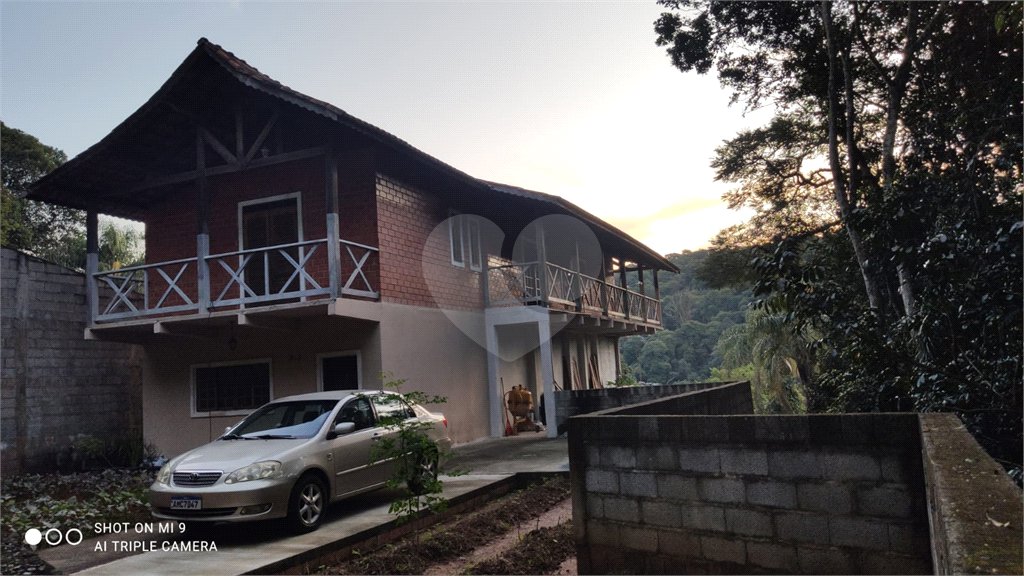 Casa à venda com 4 quartos, sendo 3 suítes, no condomínio Sausalito, Mairiporã - SP