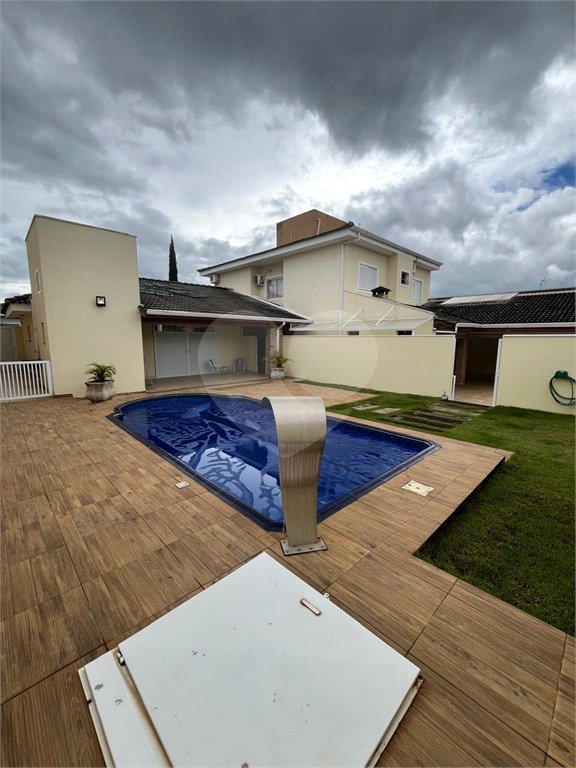 Casa à venda com 3 quartos, sendo 1 suíte, no condomínio Lago da Serra, Araçoiaba da Serra - SP