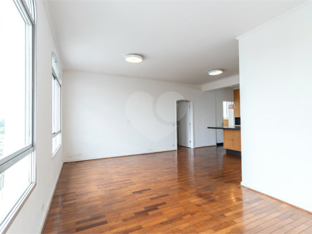 Apartamento à venda com 3 quartos, sendo 1 suíte,  em Vila Sofia, São Paulo, SP