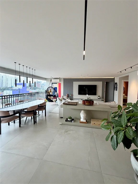 Apartamento à venda com 3 suítes em Vila Romana, São Paulo, SP