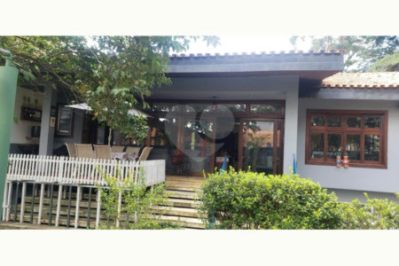 Casa à venda com 4 quartos, sendo 3 suítes, em Interlagos, São Paulo, SP