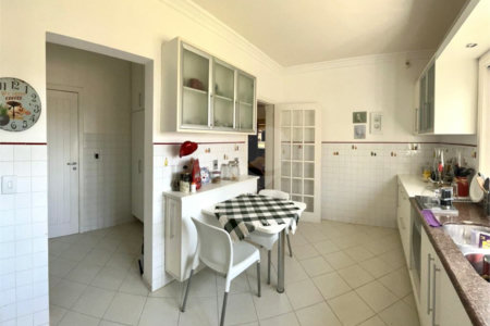 Casa à venda com 5 quartos, sendo 3 suítes, no condomínio Santa Teresa 1, Vinhedo - SP