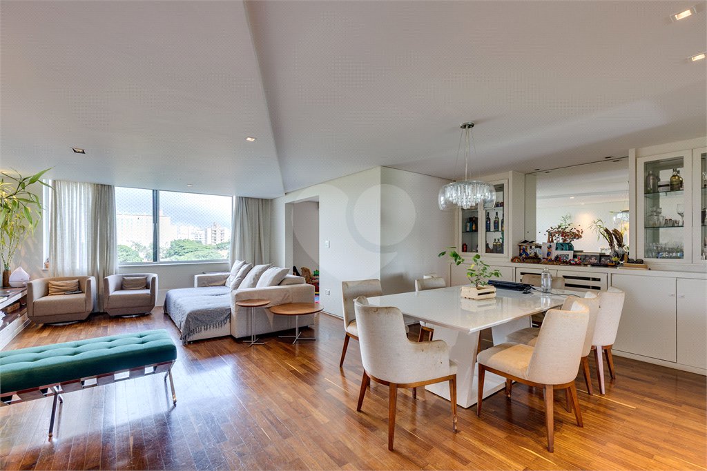 Apartamento à venda com 4 quartos, sendo 1 suíte, em Santo Amaro, São Paulo, SP