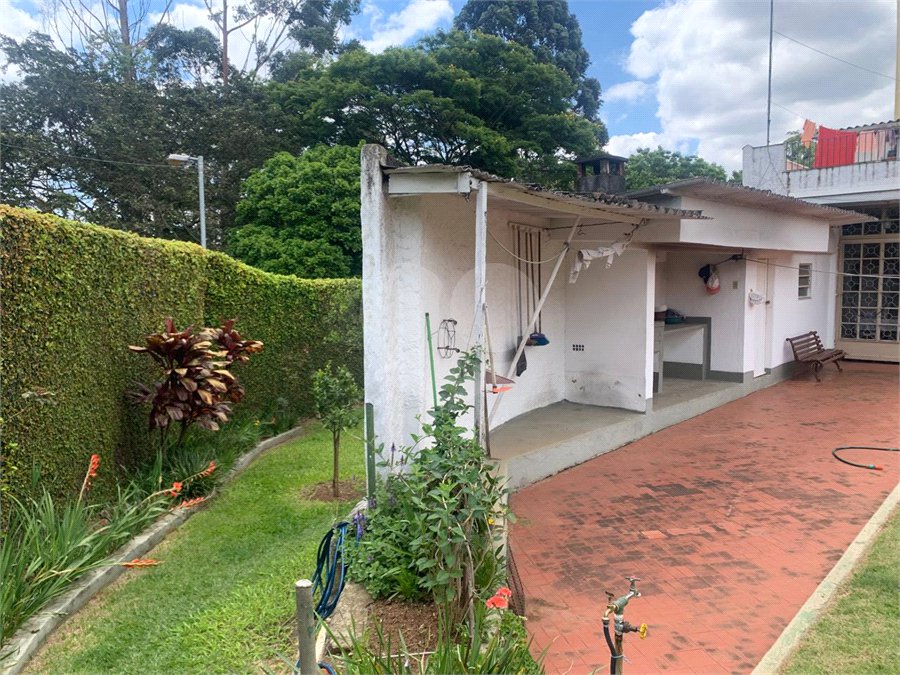 Casa à venda ou para alugar com 6 quartos, sendo 2 suítes, em Parque São George, Cotia, SP
