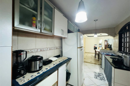 Casa à venda com 4 quartos, sendo 2 suítes, em Parque Santo Antônio, Guarulhos, SP