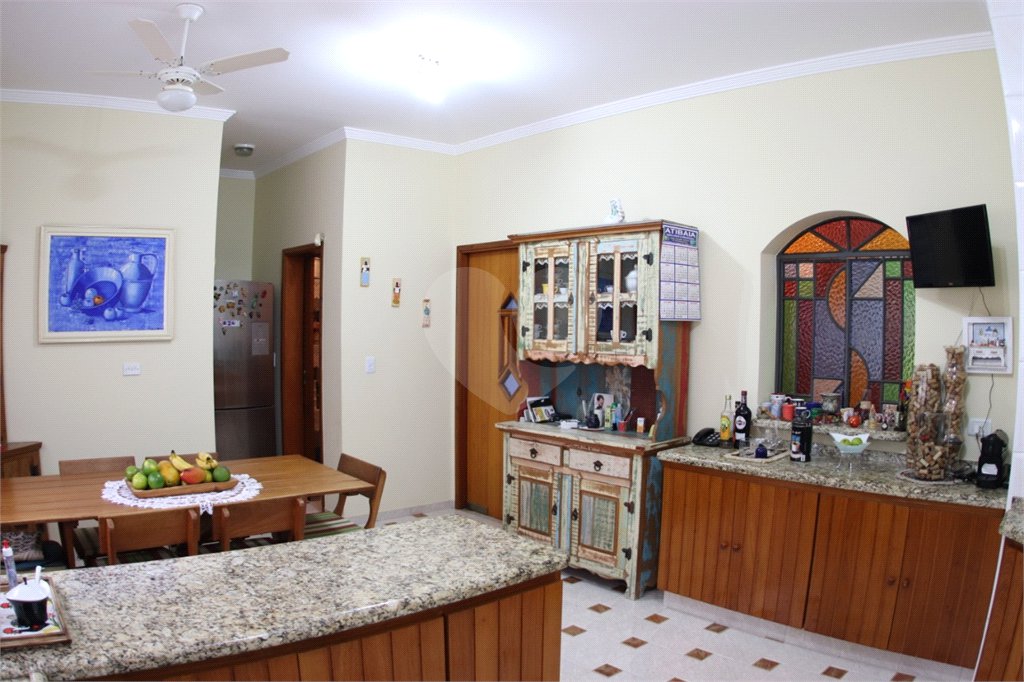 Casa à venda ou para alugar com 3 suítes em Vila Petrópolis, Atibaia, SP