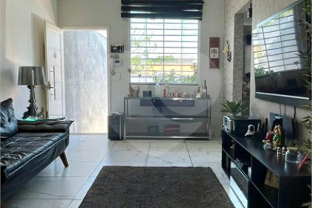 Casa Térrea à Venda com 3 dormitórios em Atibaia/SP