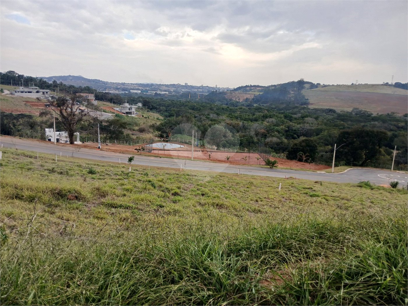 Lote com 561,86 m² à Venda em Condomínio Fechado
