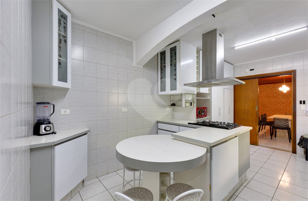 Casa Térrea à venda com 5 quartos, sendo 2 suítes, em Alto da Boa Vista, São Paulo, SP