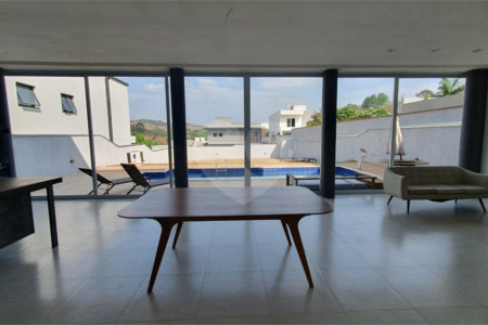Casa à venda com 3 quartos, sendo 1 suíte, no condomínio Figueira Garden, Atibaia - SP